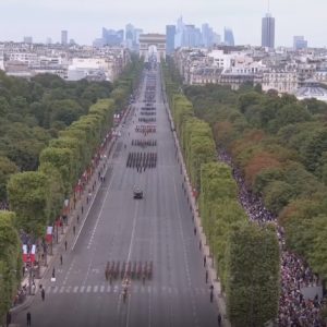 Una Compañía española desfila en la Fiesta Nacional francesa